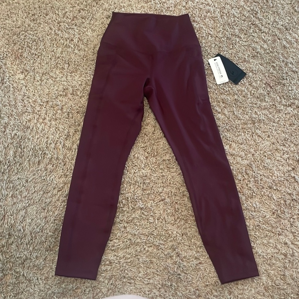 Never worn, with tags, 90 degree workout leggings with pockets, size s